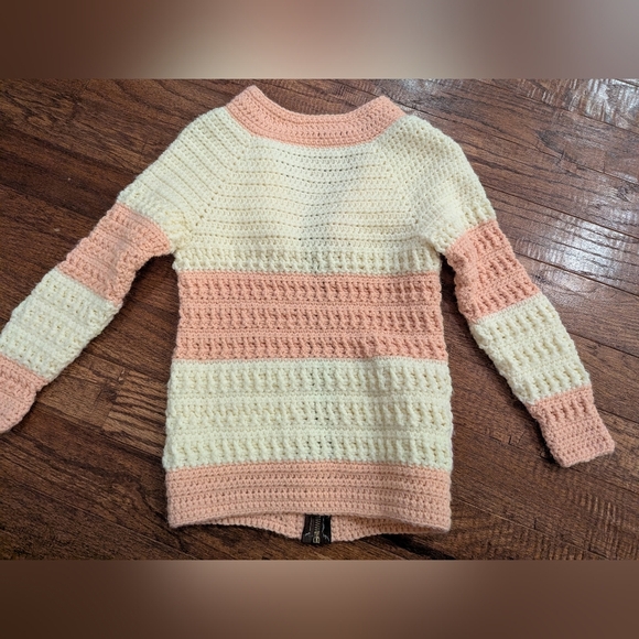 Hand Knit Cozy Pink and Cream Zipper Cardigan With Floral Design Kids Sz L 10-12 - Picture 8 of 8